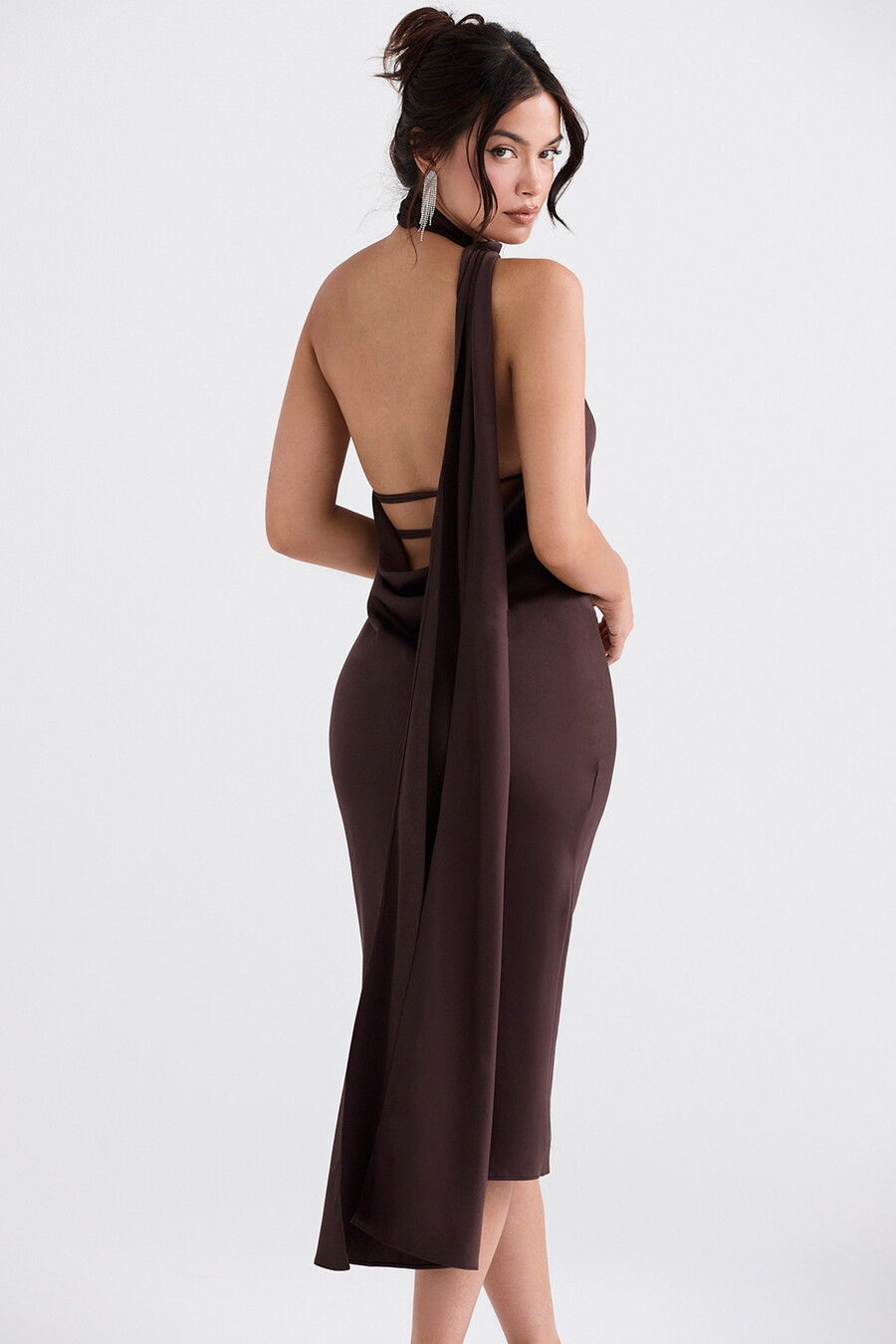 schokoladenbraunes wickelkleid in midi-länge