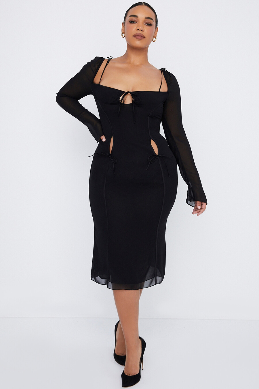 schwarzes midikleid mit cut-outs