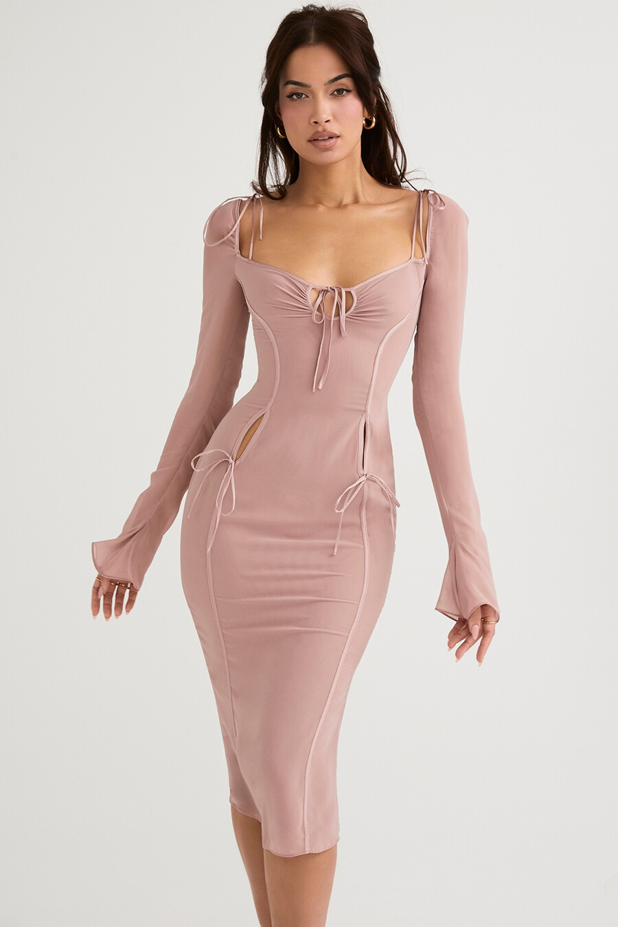 rosafarbenes midikleid mit cut-outs