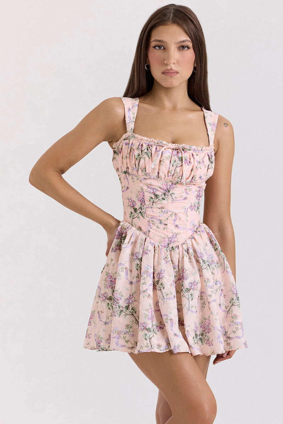 kleid mit rosa schleifenmuster und passender pumphose