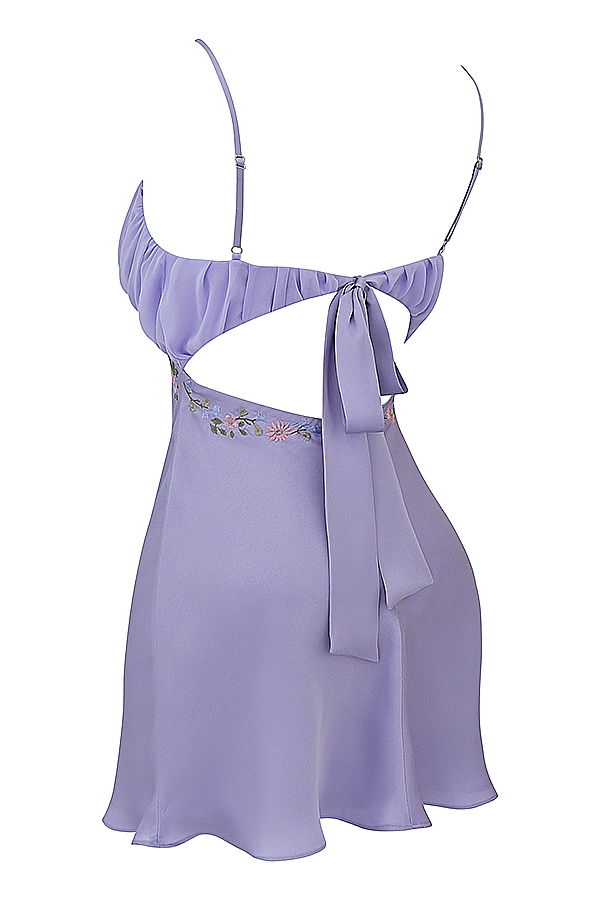 besticktes lavendelfarbenes minikleid