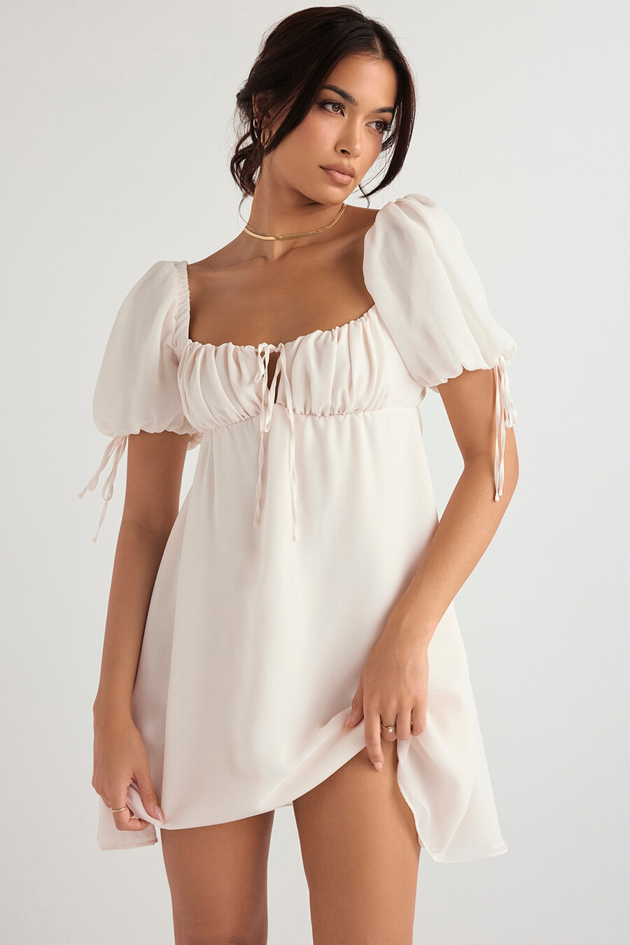 minikleid aus elfenbeinfarbenem georgette