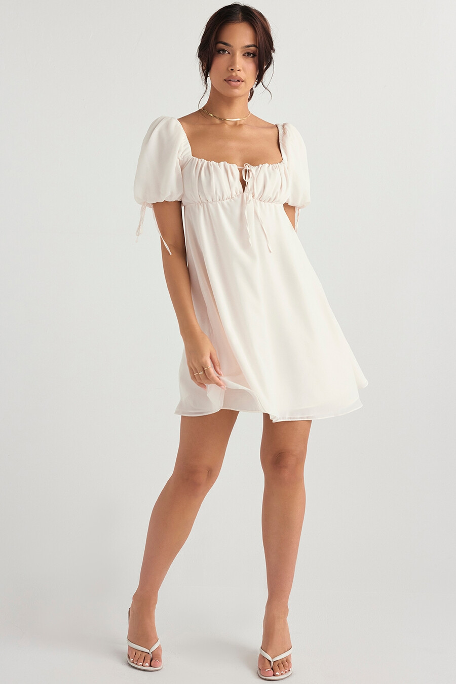 minikleid aus elfenbeinfarbenem georgette