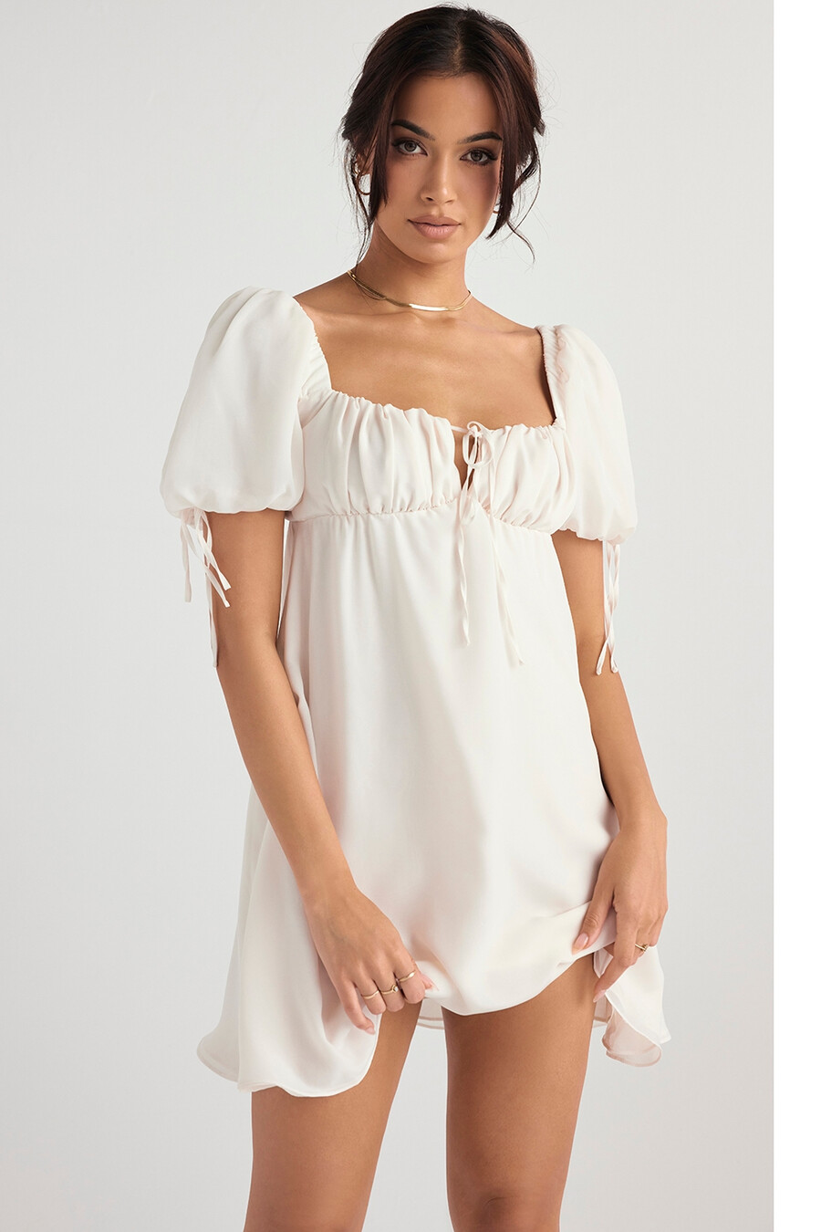 minikleid aus elfenbeinfarbenem georgette