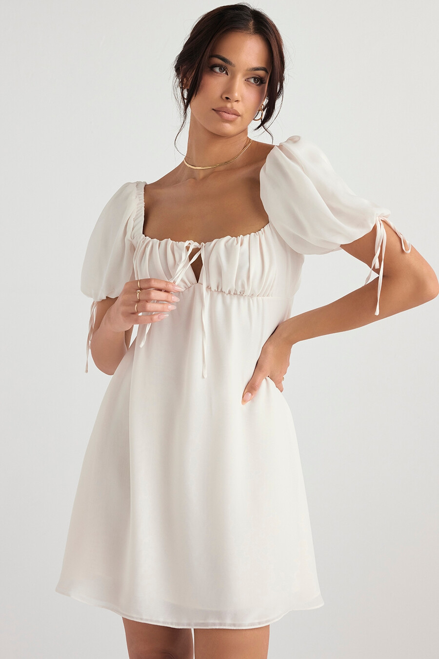 minikleid aus elfenbeinfarbenem georgette