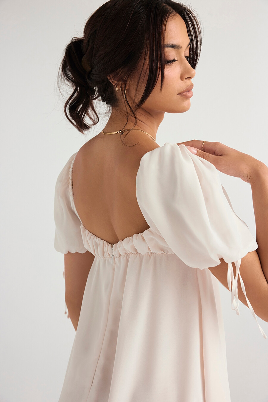 minikleid aus elfenbeinfarbenem georgette