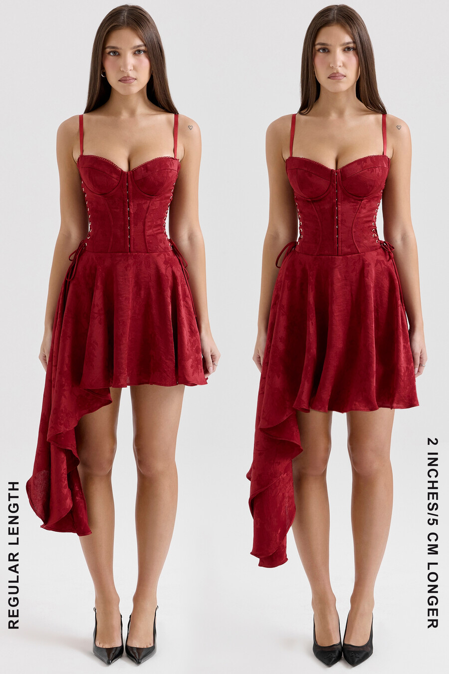 minikleid aus weinrotem jacquard-satin mit drapierung