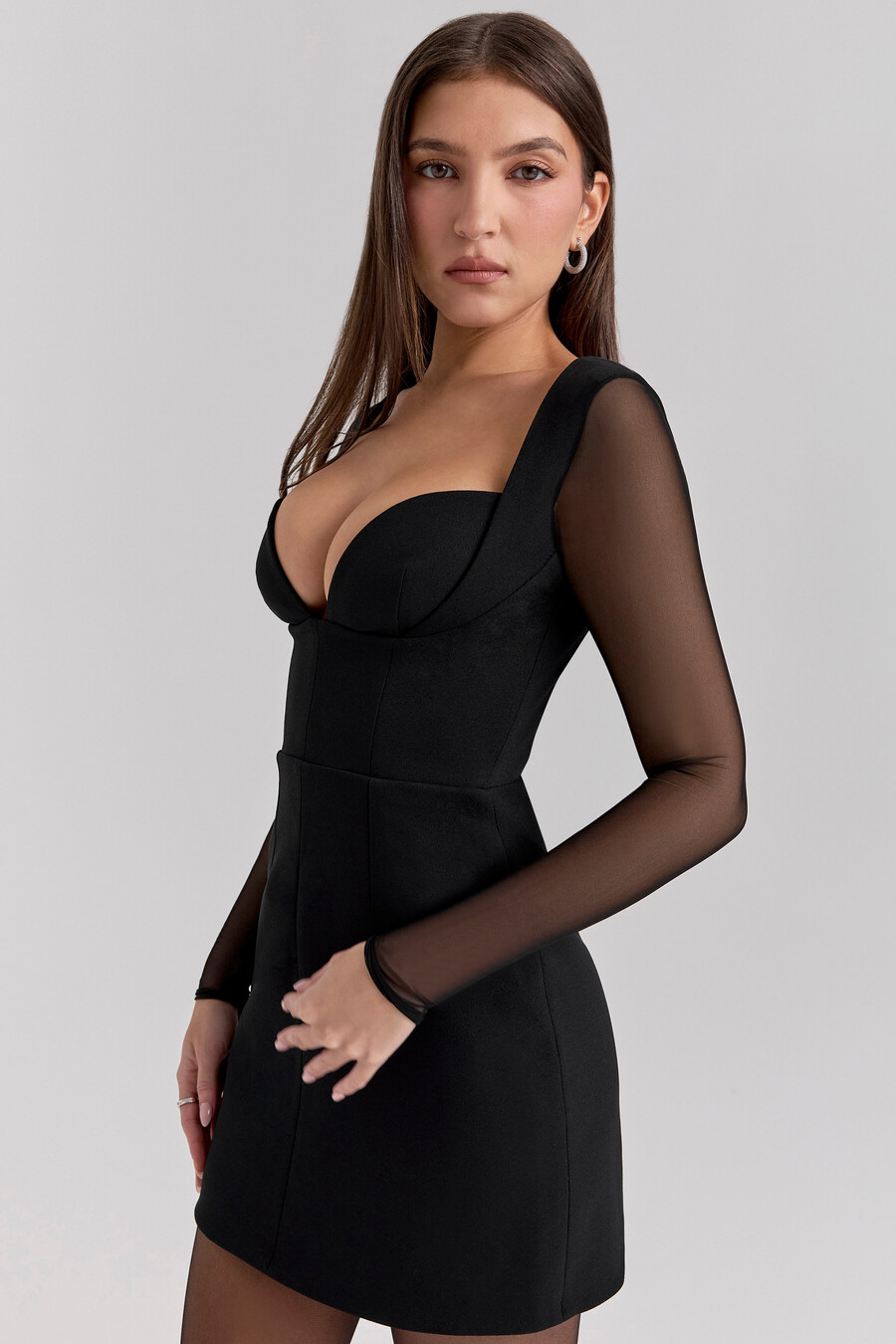 schwarzes stretch-crêpe-minikleid mit tiefem ausschnitt