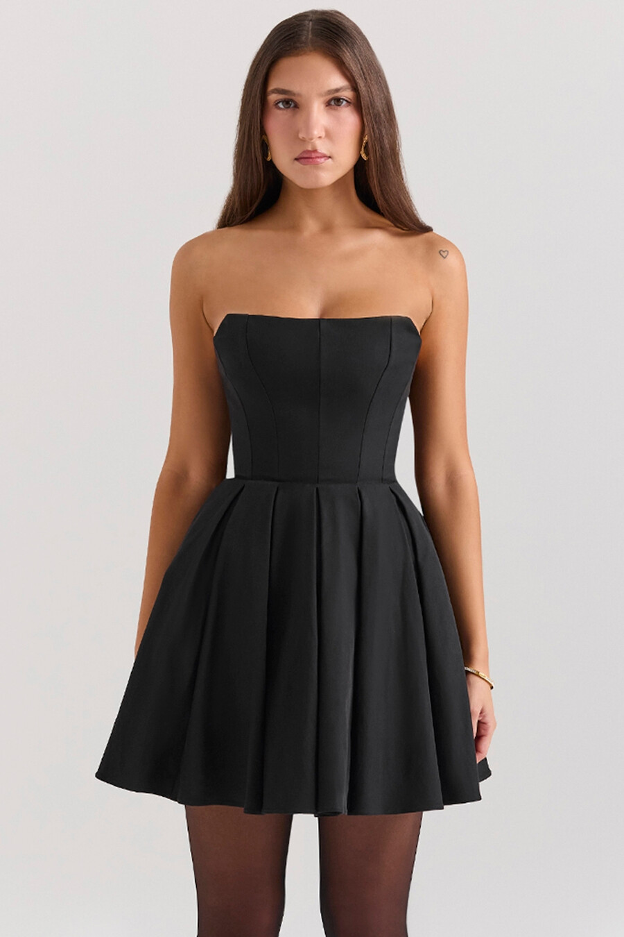 schwarzes trägerloses minikleid mit abnehmbarer schleife
