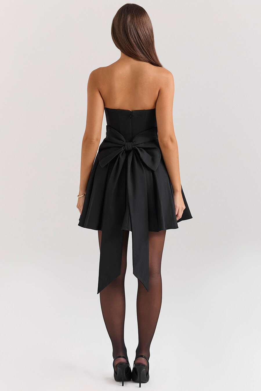schwarzes trägerloses minikleid mit abnehmbarer schleife