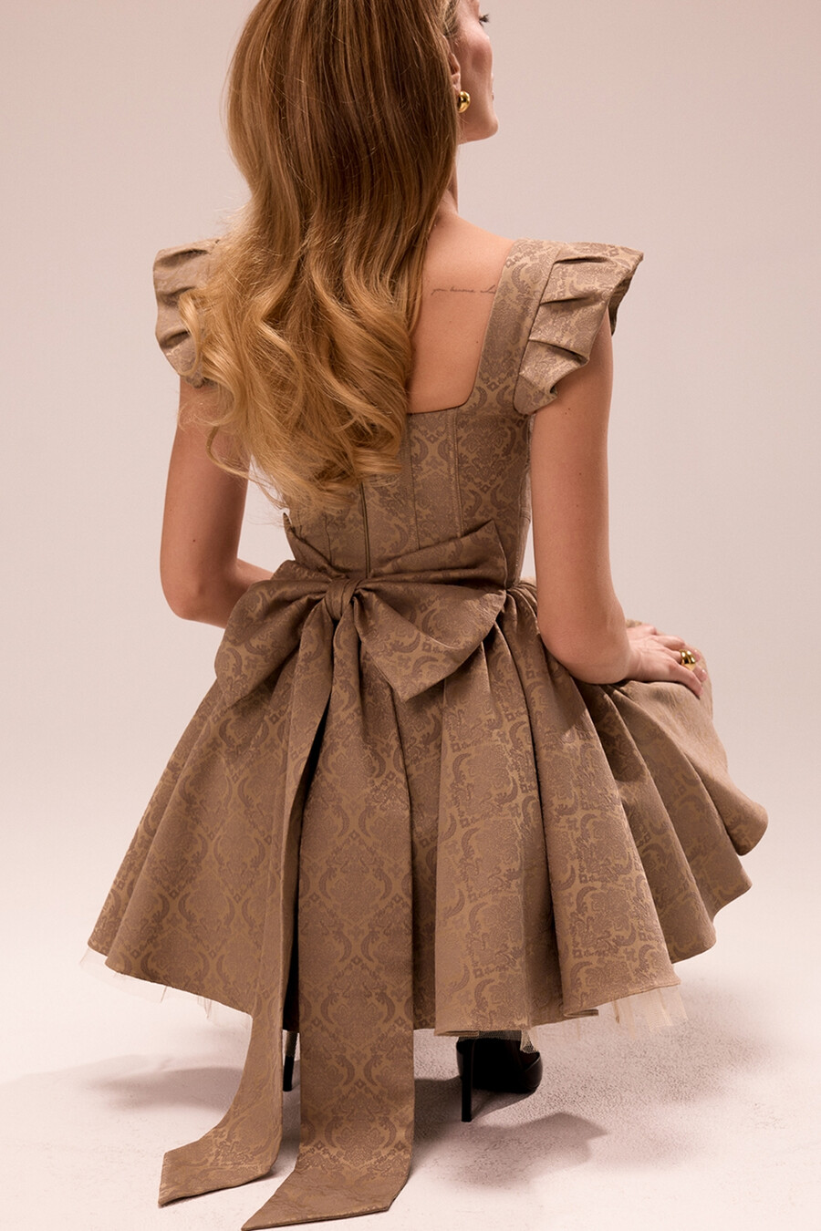 minikleid aus goldjacquard