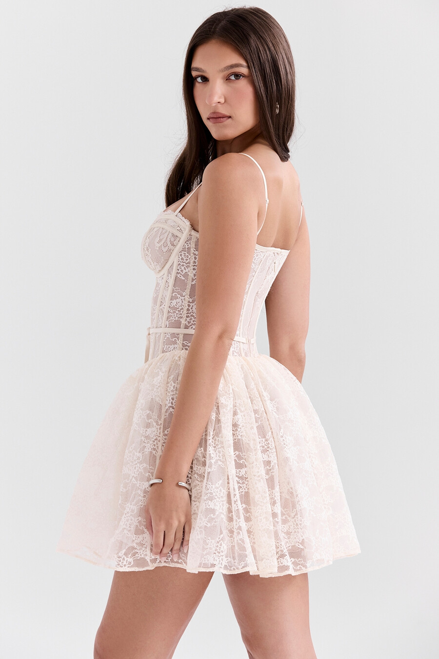 vintage-minikleid aus cremefarbener spitze