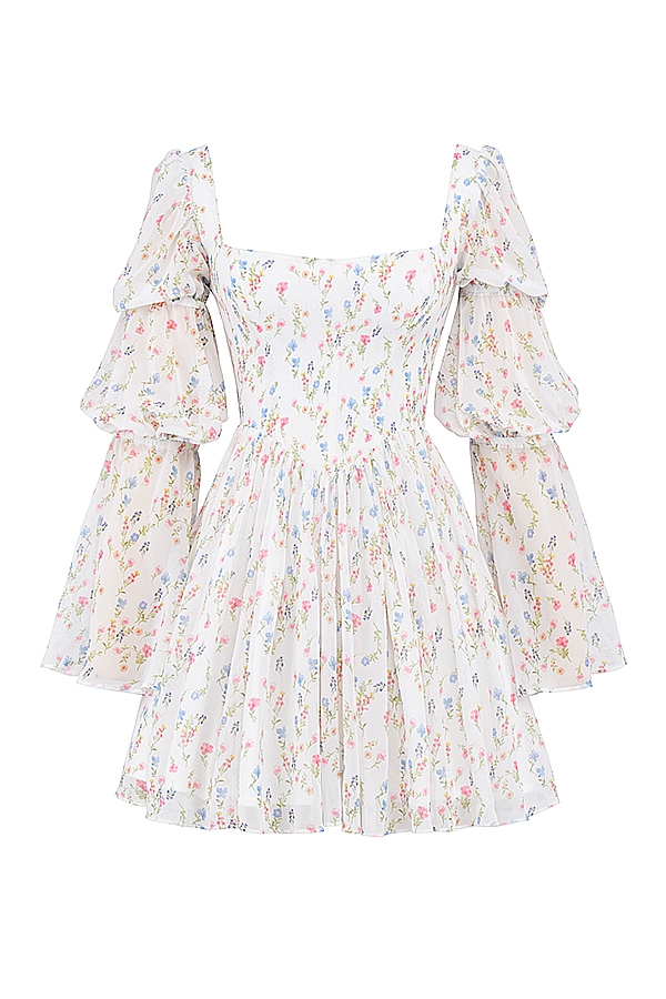 weißes minikleid mit blumenmuster und puffärmeln