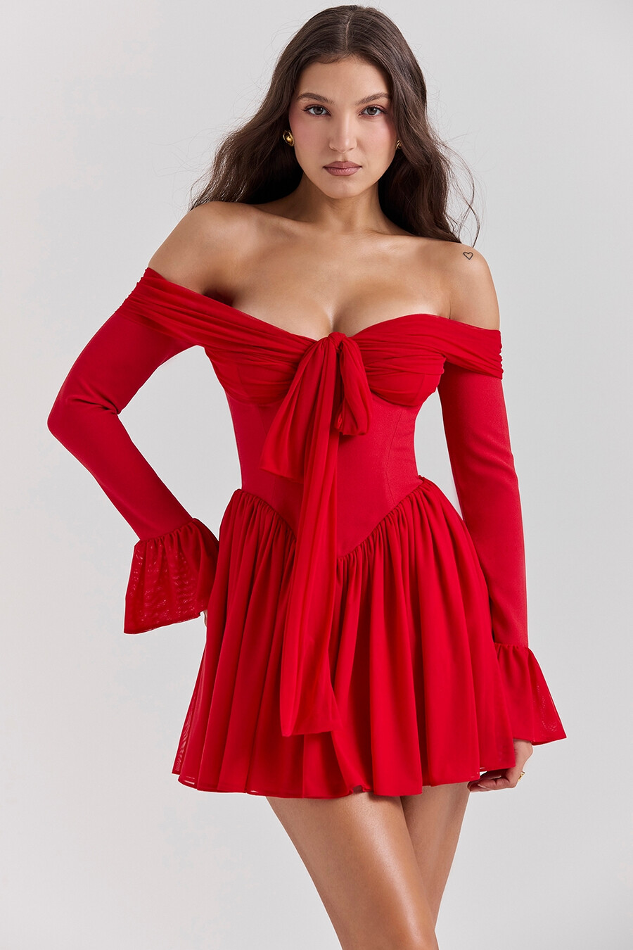 scharlachrotes schulterfreies kleid