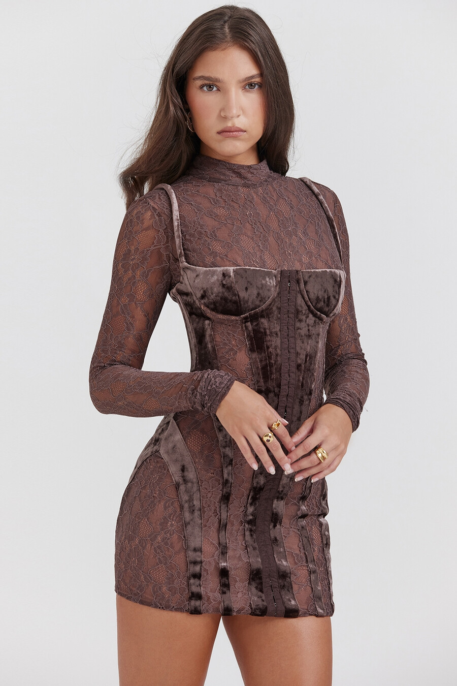 braunes samt- und spitzenkorsettkleid