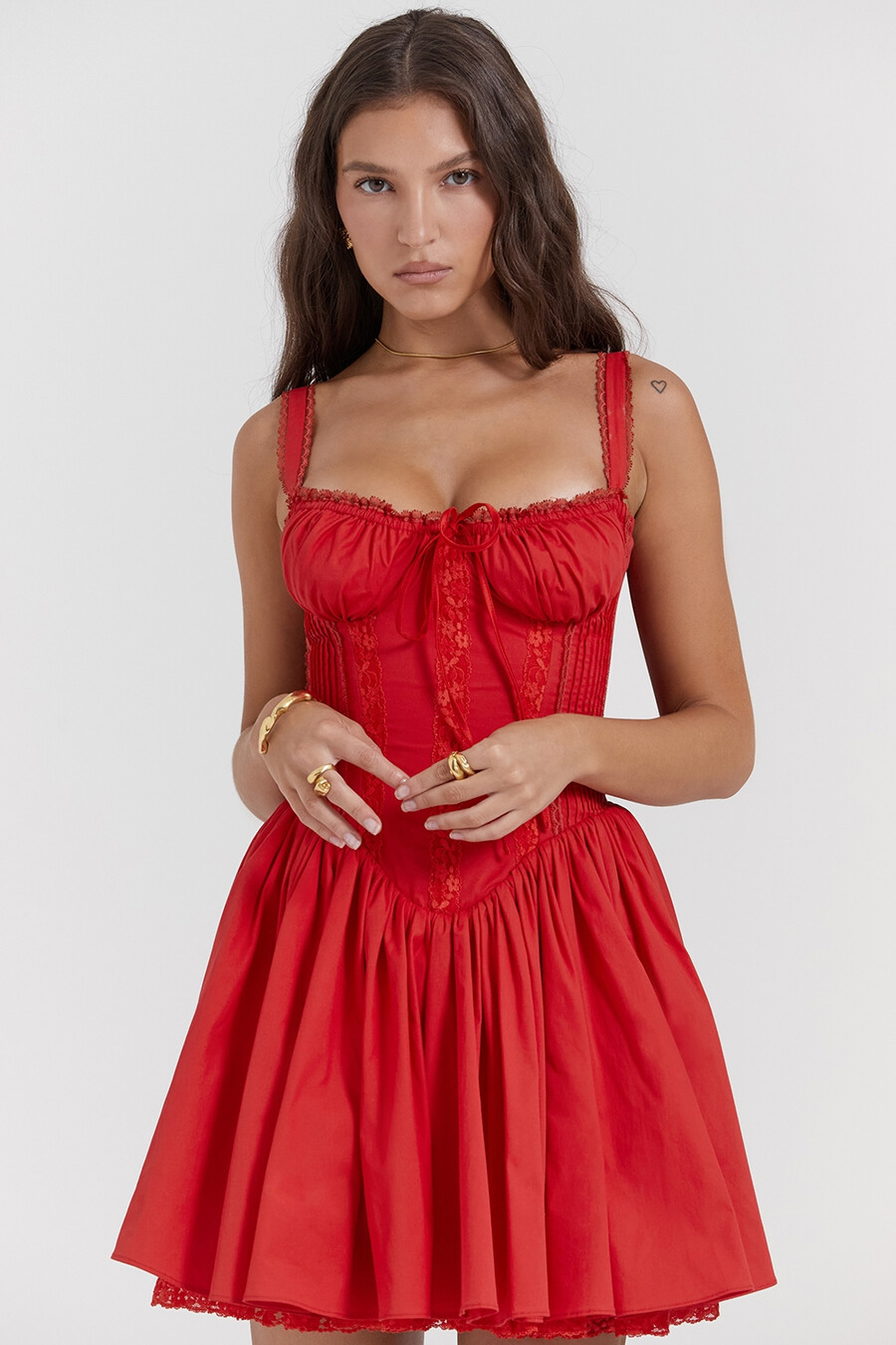 kirschfarbenes korsett-minikleid