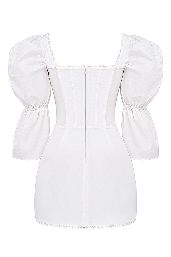 weißes korsettkleid mit puffärmeln