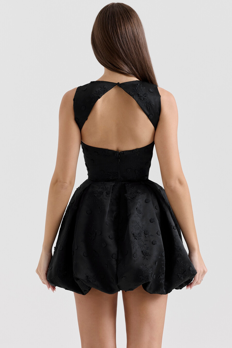schwarzes rückenfreies besticktes mini-puffballkleid