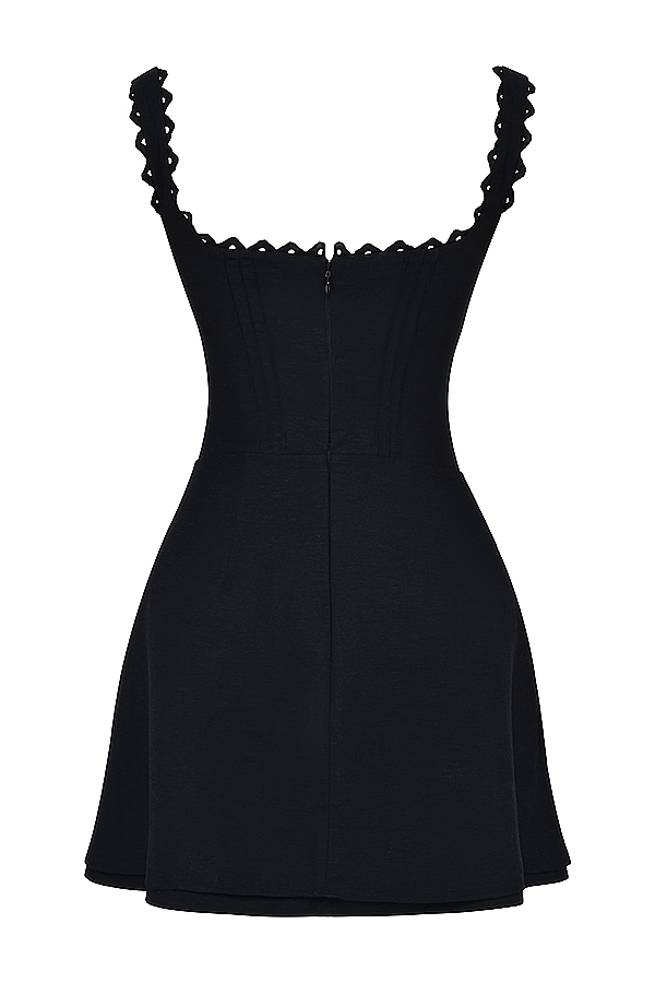 schwarzes minikleid mit abnähern