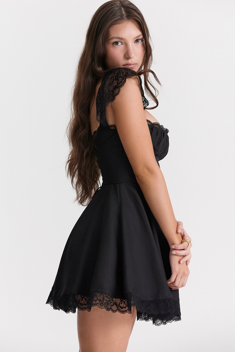 schwarzes a-linien-minikleid