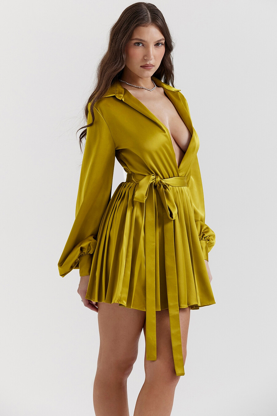 chartreuse faltenhemdkleid