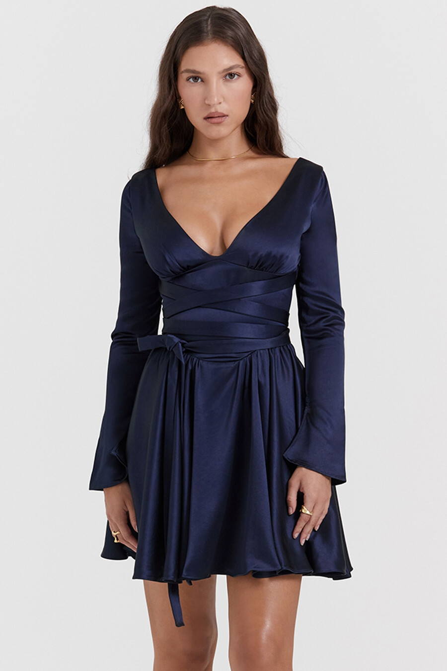 marineblaues minikleid mit tiefem ausschnitt