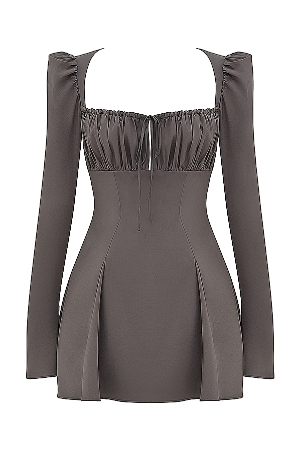 mokkafarbenes minikleid mit langen Ärmeln