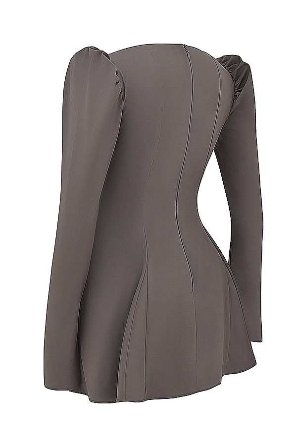 mokkafarbenes minikleid mit langen Ärmeln