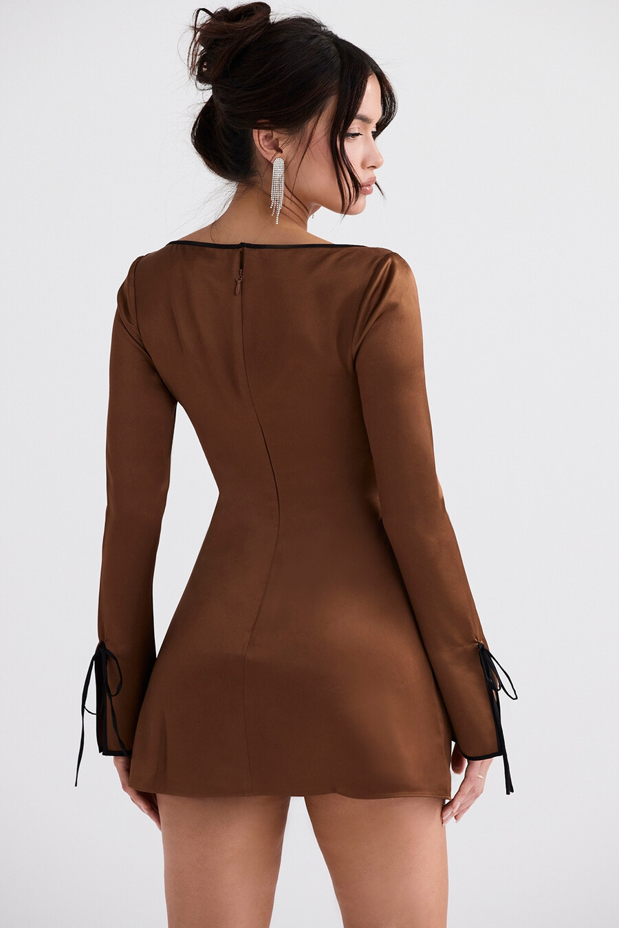 kupferfarbenes satin-minikleid