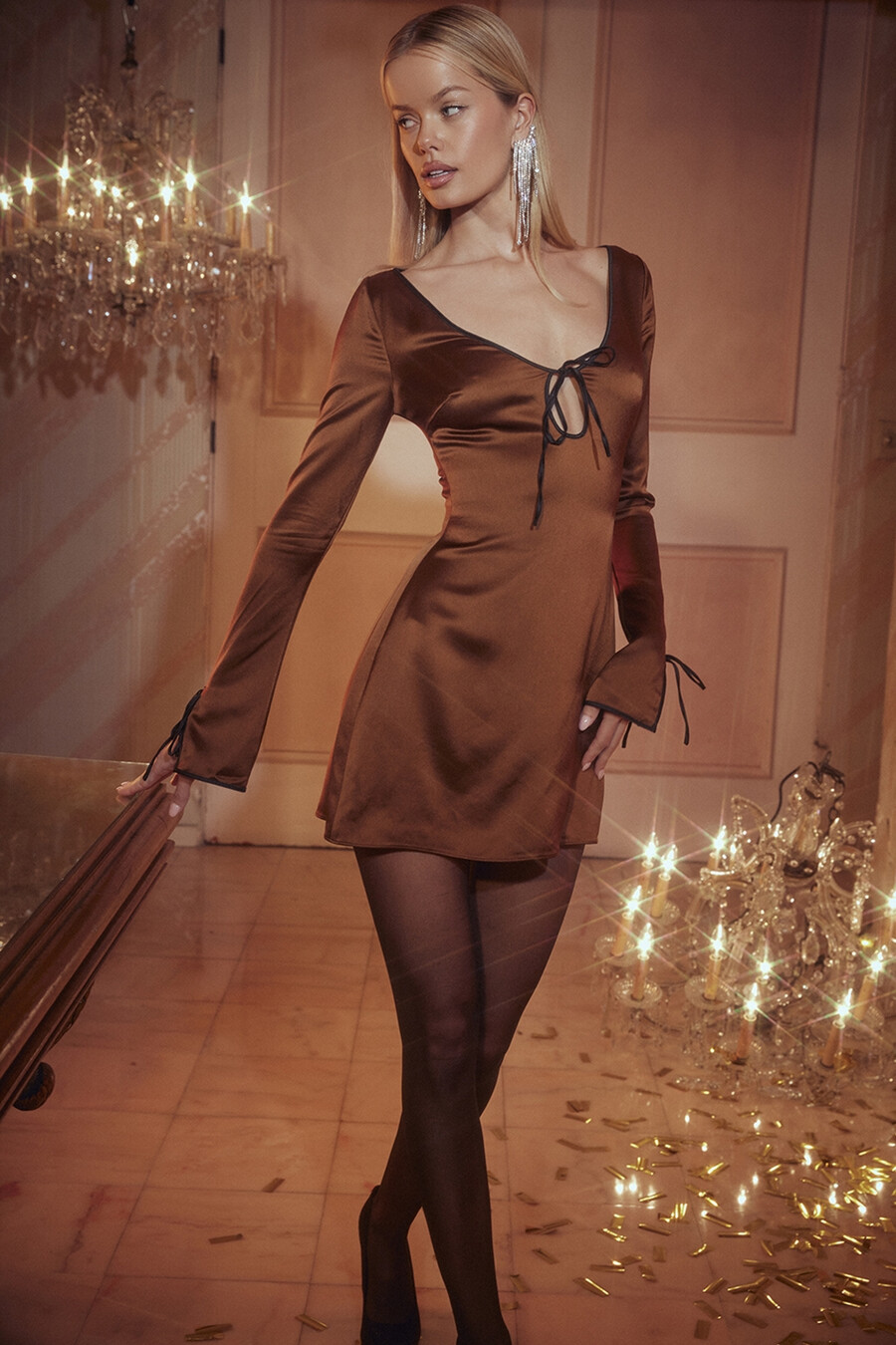 kupferfarbenes satin-minikleid