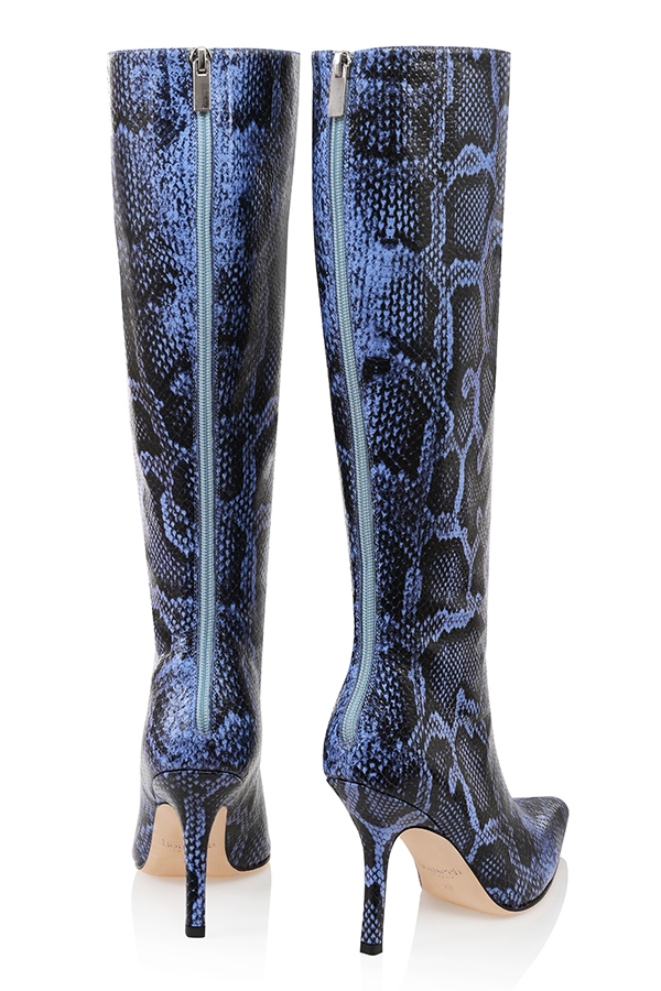 kniehohe stiefel aus blauem leder mit print