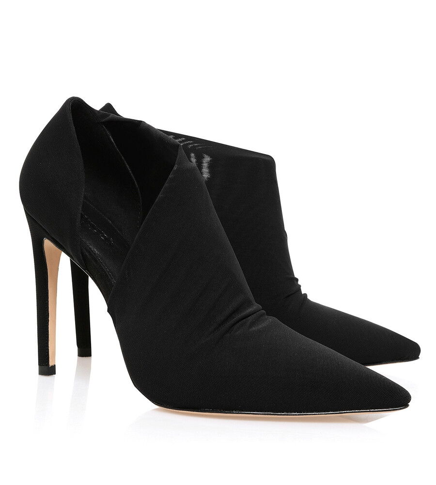 schwarze wildleder-pumps mit cut-outs