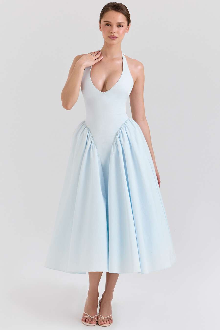 hellblaues midi-sommerkleid aus baumwolltwill mit neckholder