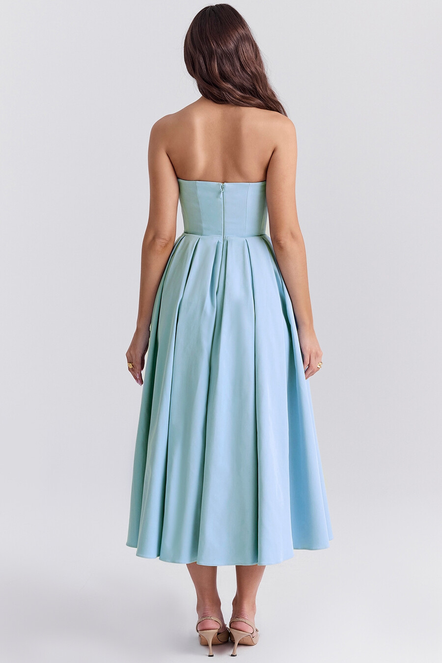 toskanablaues trägerloses midi-sommerkleid