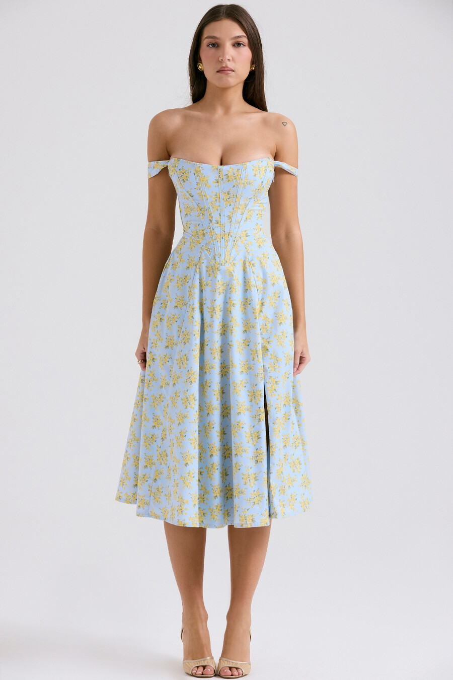 hellblaues midi-sommerkleid aus baumwolle mit vintage-blumenmuster