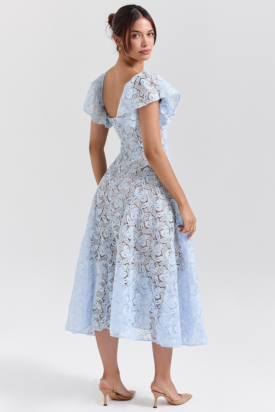 midikleid aus blauglöckchenfarbener spitze