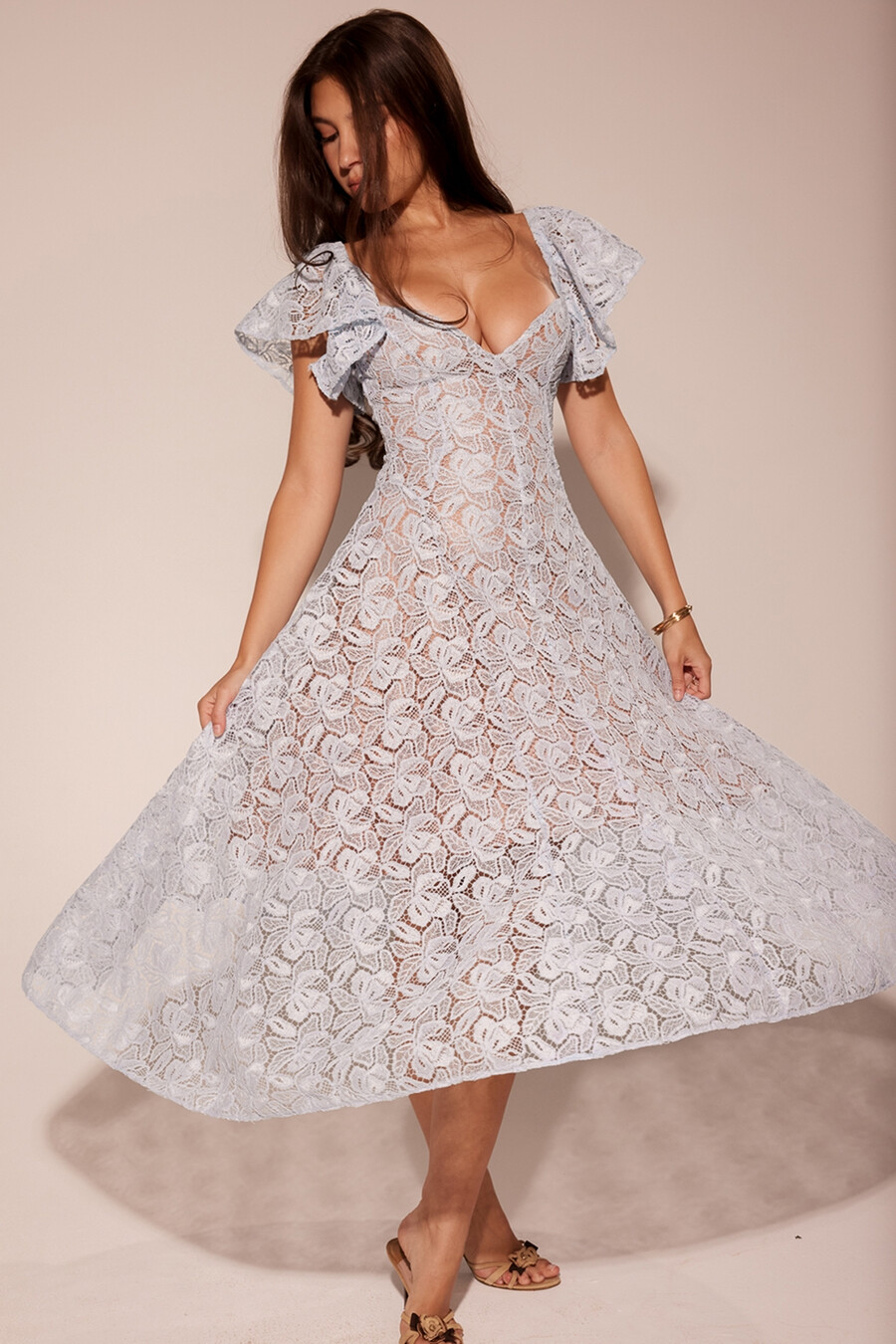 midikleid aus blauglöckchenfarbener spitze