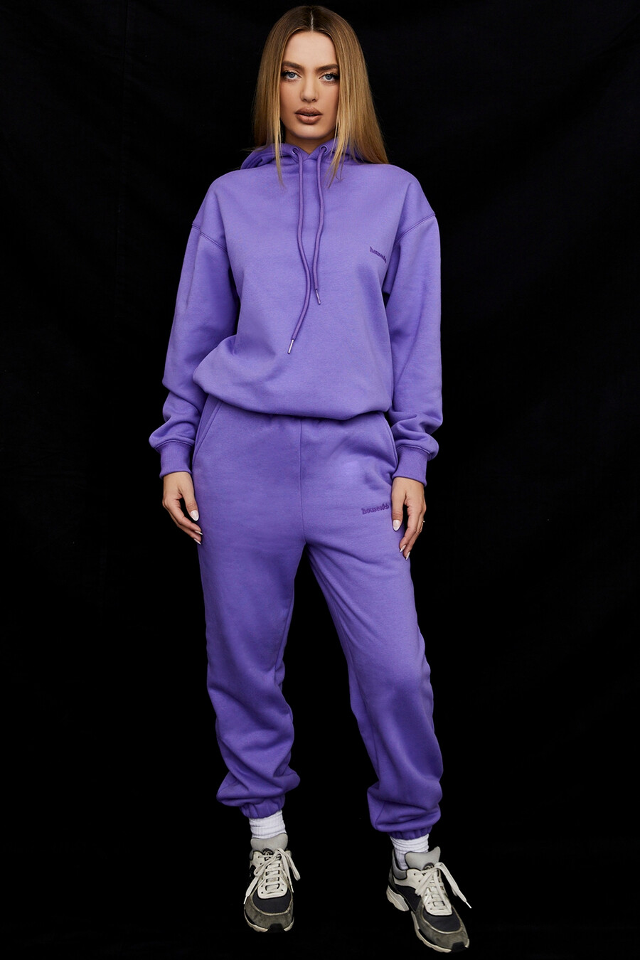 lila jogginghose mit fleece-rücken