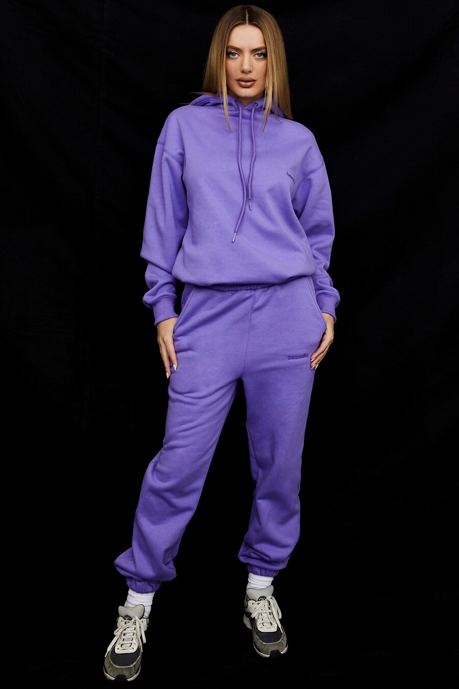 lila jogginghose mit fleece-rücken