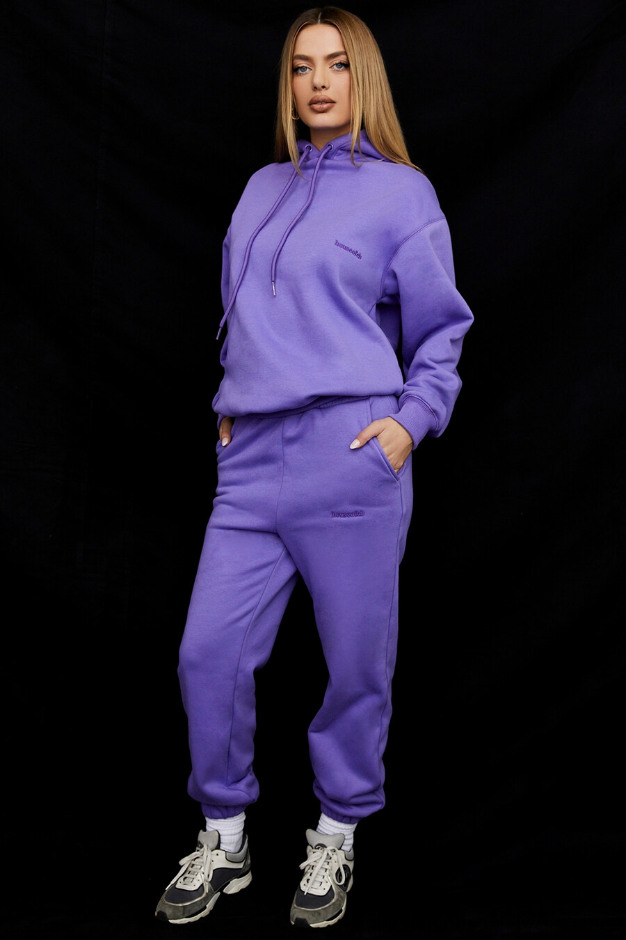 lila jogginghose mit fleece-rücken