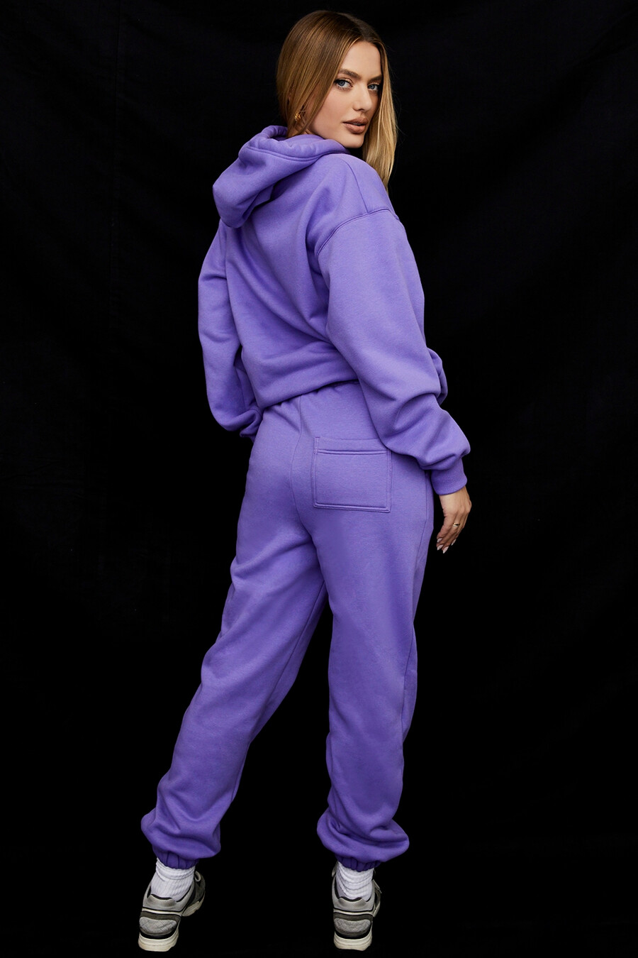lila jogginghose mit fleece-rücken