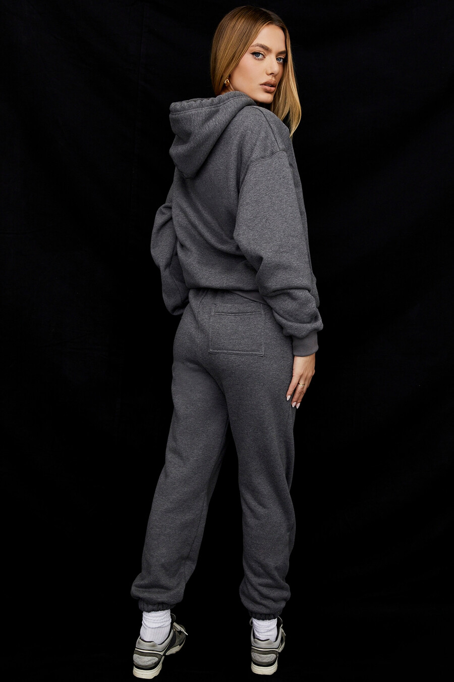 dunkelgraue jogginghose mit fleece-rücken