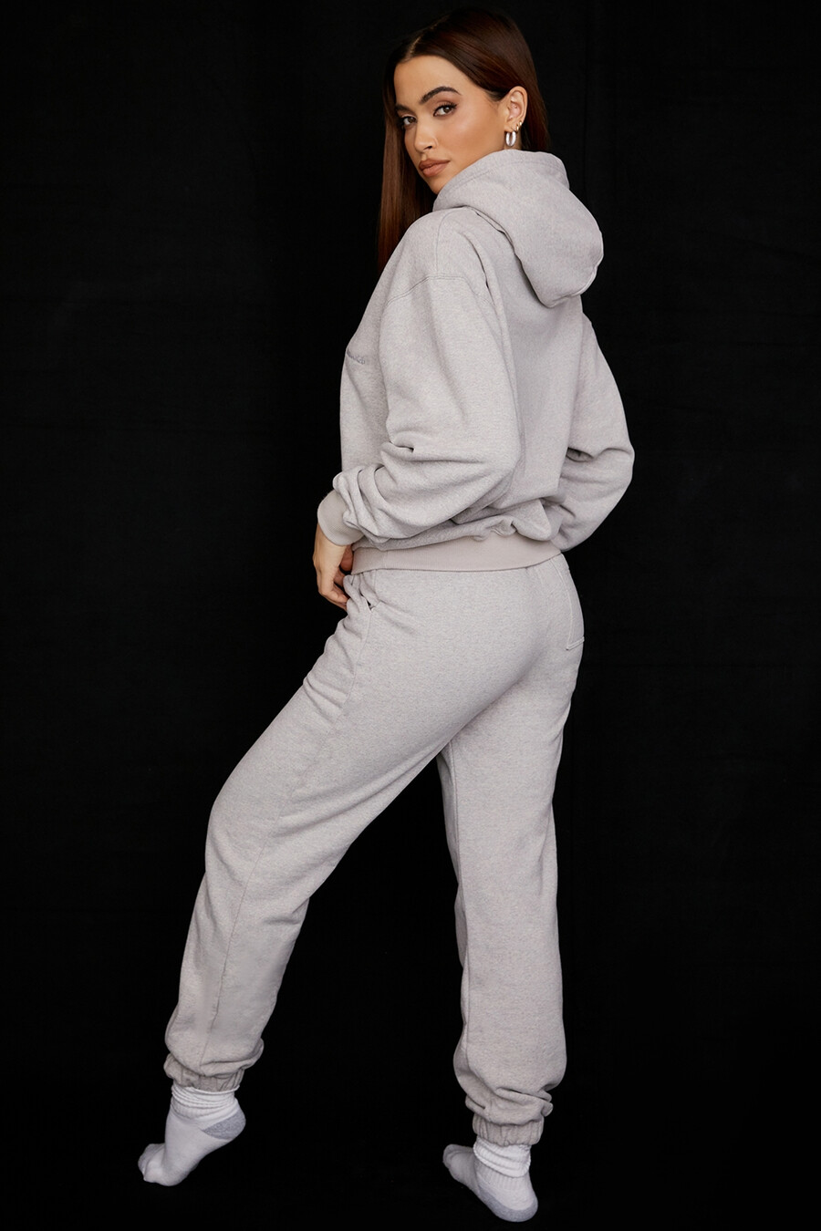 hellgraue jogginghose mit fleece-innenseite