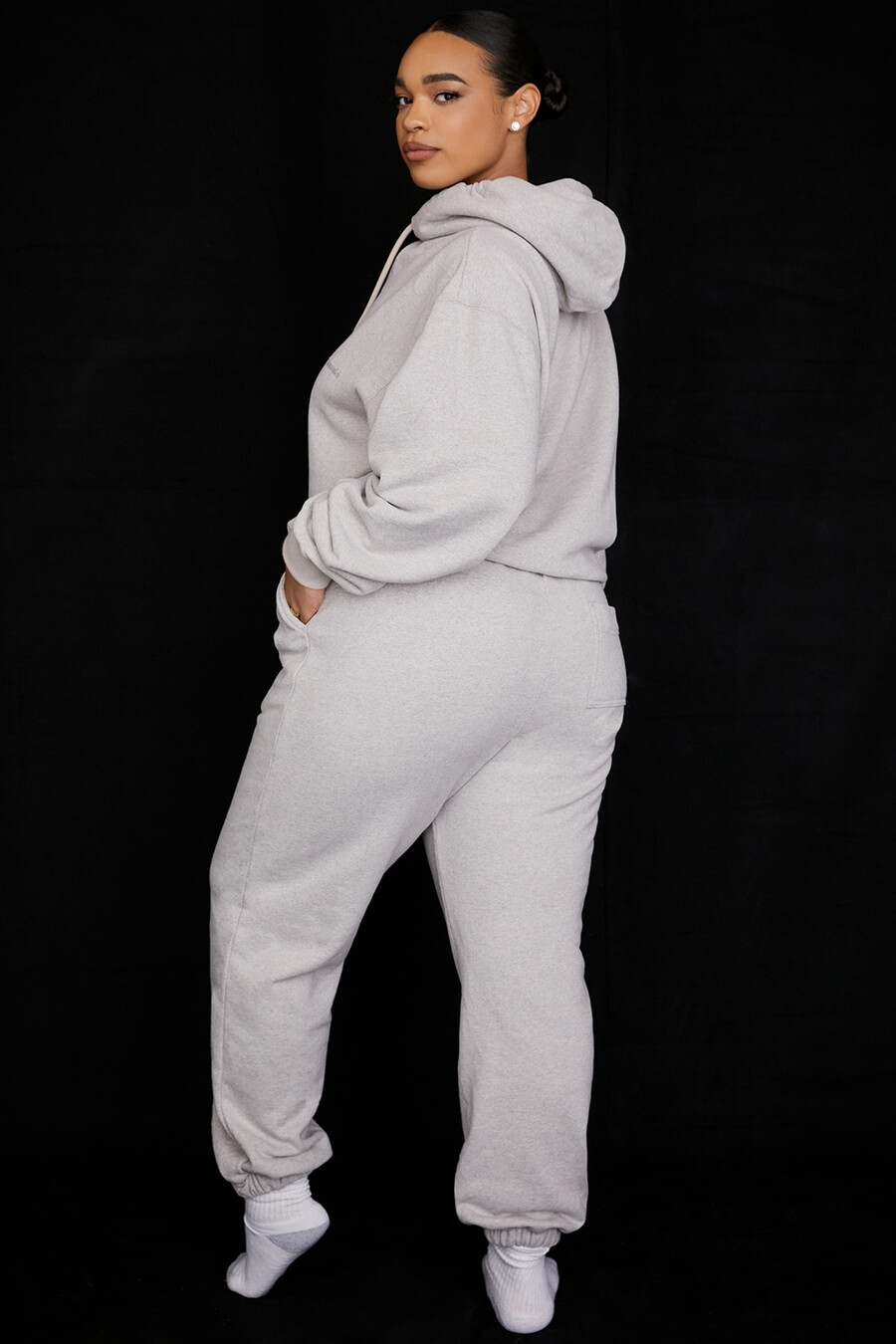 hellgraue jogginghose mit fleece-innenseite