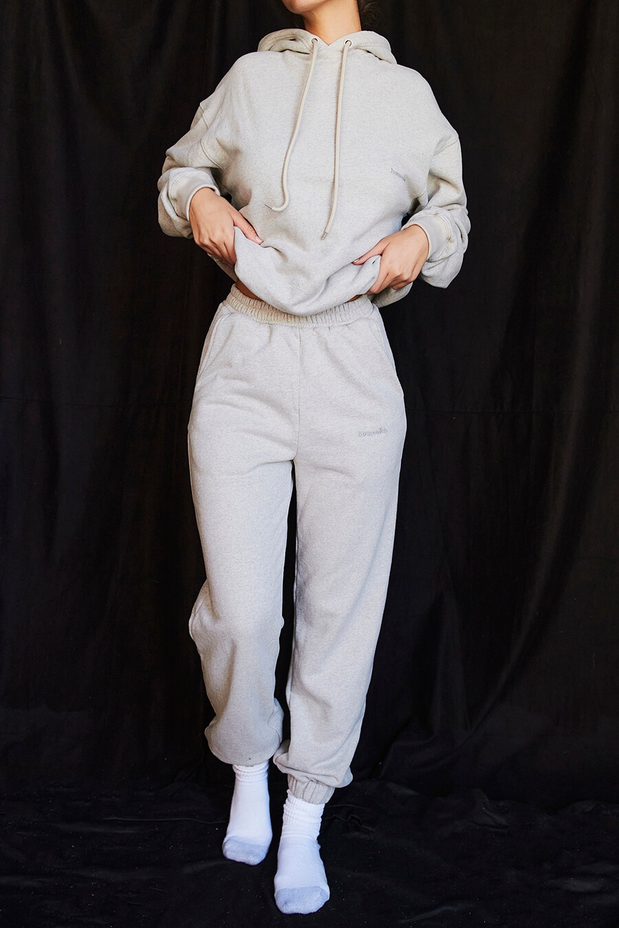 hellgraue jogginghose mit fleece-innenseite