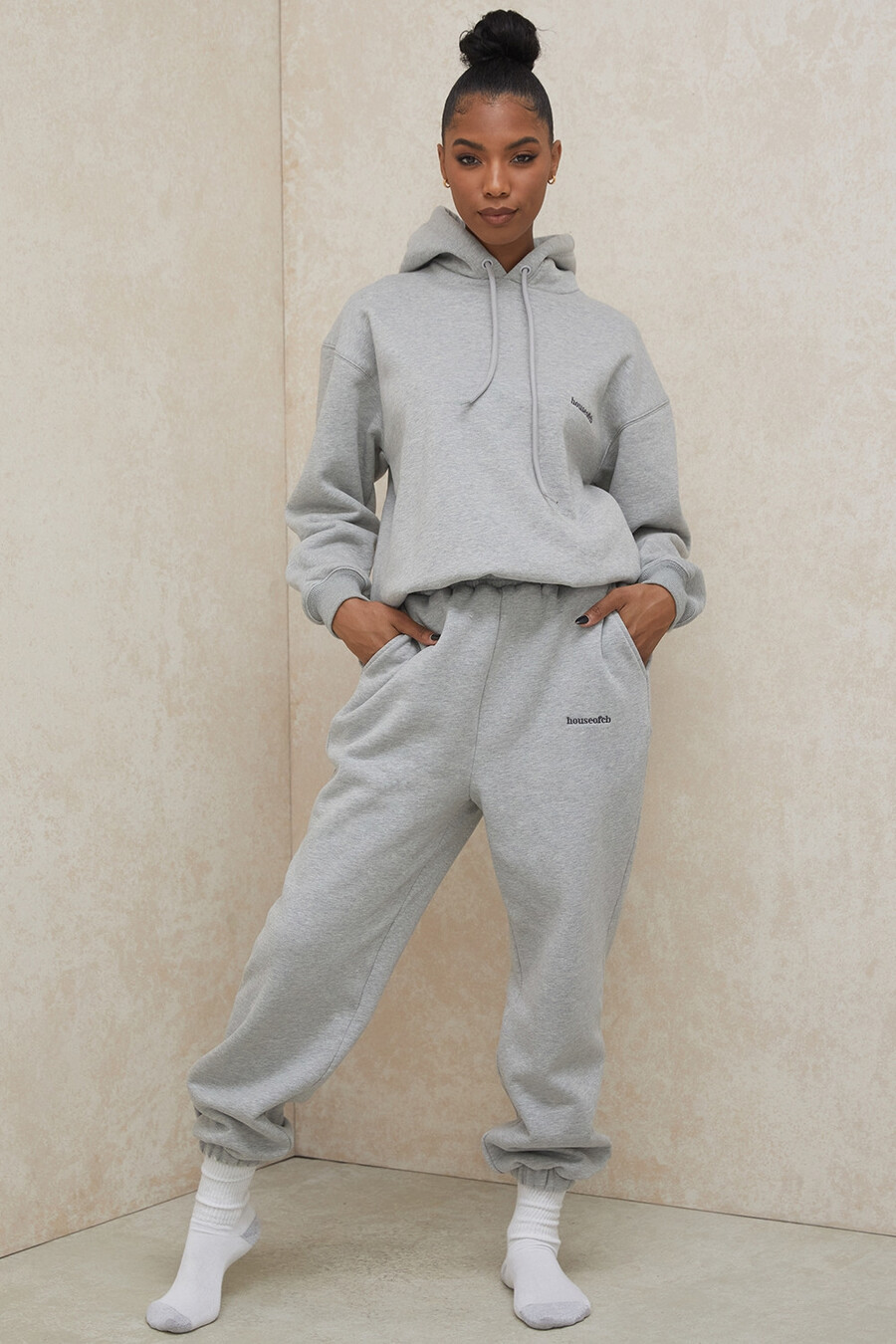 graue jogginghose mit fleece-rücken