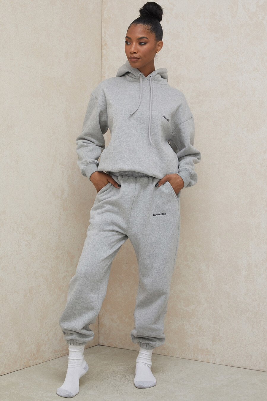 graue jogginghose mit fleece-rücken