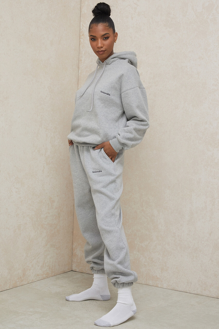 graue jogginghose mit fleece-rücken