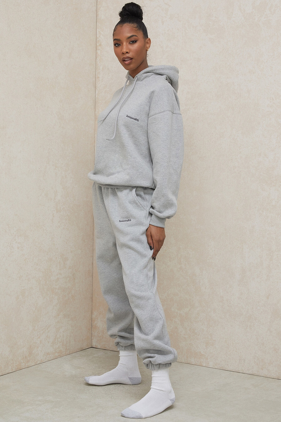 graue jogginghose mit fleece-rücken