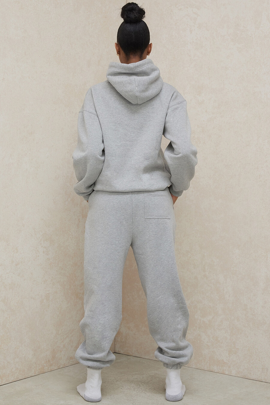 graue jogginghose mit fleece-rücken
